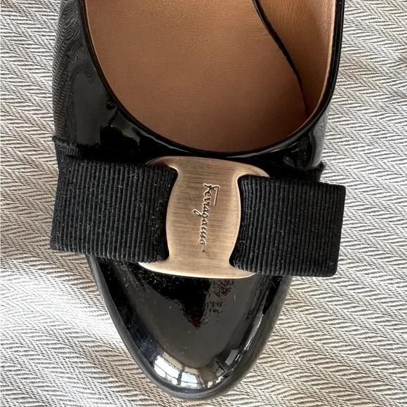 Ferragamo Black Patent Leather Pumps, Size 8 2A (Narrow) - Picture 10 of 15